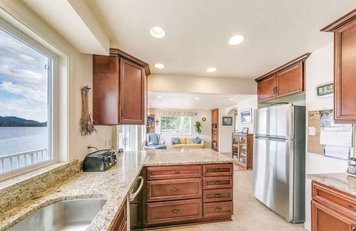 Port Angeles House | Olympic NP Lakefront House-Hot Tub+Dogs Welcome!