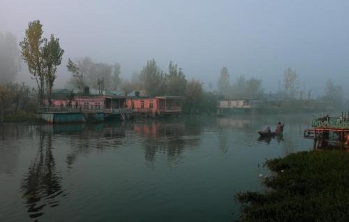 Dal Lake House | OMAR KHAYYAM HOUSEBOAT RETREAT and FAVELA HEADROOMS