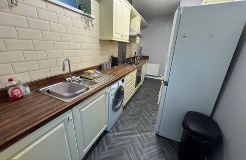 Whitehaven Apartment | Omega Apartment - 3 Bedrooms - Sleeps 5