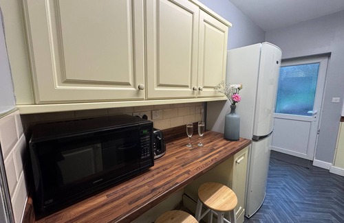 Whitehaven Apartment | Omega Apartment - 3 Bedrooms - Sleeps 5