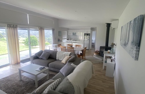 Omeo House | Omeo Mountain Views. Peace and Tranquillity