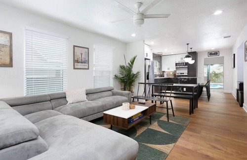 Tobin Hill House | OMG! Private Pool and Hot Tub Paradise! * 4/3 Beautiful Entire House * The Pearl & Downtown Attract