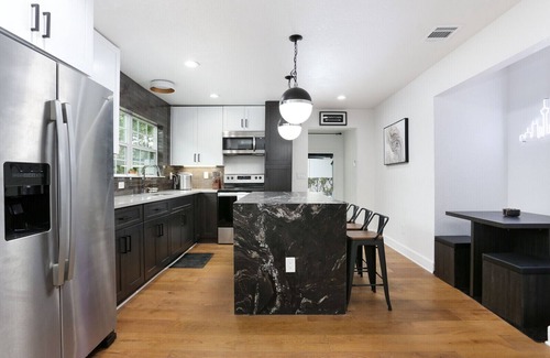 Tobin Hill House | OMG! Private Pool and Hot Tub Paradise! * 4/3 Beautiful Entire House * The Pearl & Downtown Attract