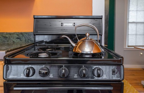 Salem Apartment | *Omi's 1BR Witch-House/Downtown Salem/Hocus Pocus