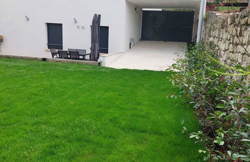 Gentilly House | ON A 360M2 PLOT, 1 HOUSE 230M2 FOR 16 PEOPLE