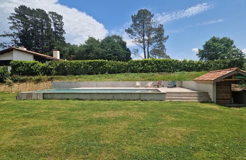 Arcangues House | On an exceptional plot of land, recently built house ideally located