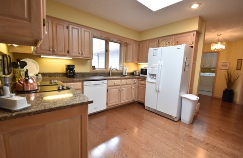 Hot Springs Village House | On cortez golf course 13th fairway yard games, tranquil outdoor living