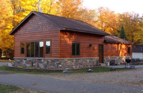 Phelps Cabin | On North Twin Lake- Northern Exposure Rentals "Musky Lodge"