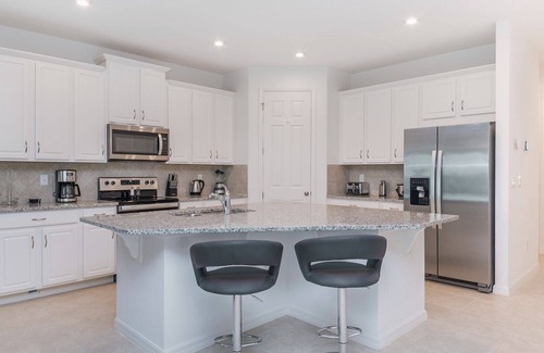 Southwest Orlando House | On Resort/Home Office/Private Pool and Spa/Surf Simulator/Wifi