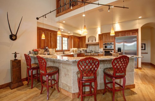 Steamboat Springs House | ON SALE! Huge 5 BD Dog Friendly, Hot Tub, Great Reviews