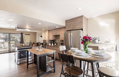 Park Meadows Condo | On Shuttle Route, Walk to Year-Round Recreation at Park City Racquet Club 18