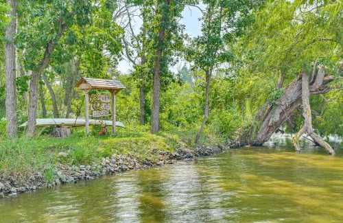 Jefferson House | On-Site Trails Rock River Retreat in Jefferson!