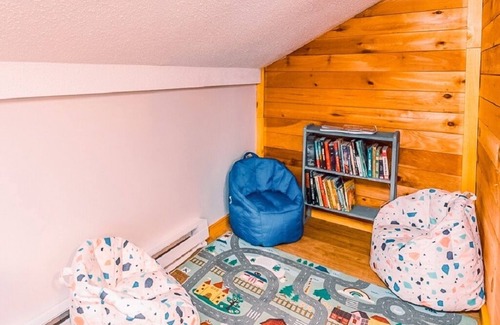 Stratton Mountain Cabin | On Stratton Mountain ~Spacious & Comfy Escape~