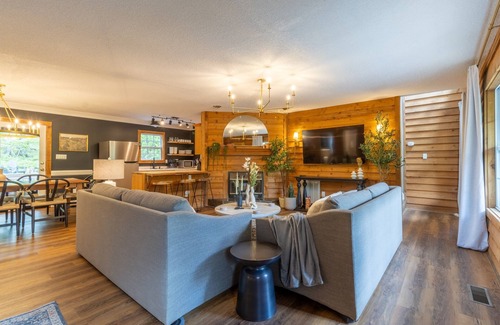 Sugar Mountain Cabin | On Sugar Mountain Ski/Hike/Bike, Hot tub, fire pit