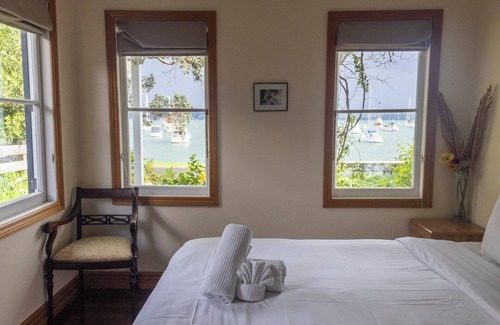Russell Apartment | On the absolute waterfront of Kororareka Russell with magnificent views