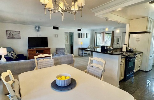 Delray Beach Condo | On The Avenue!. Fabulous Location/Spacious