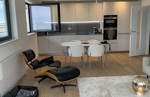 Ramsgate Apartment | On the Beach! Gorgeous designer apartment with stunning sea views