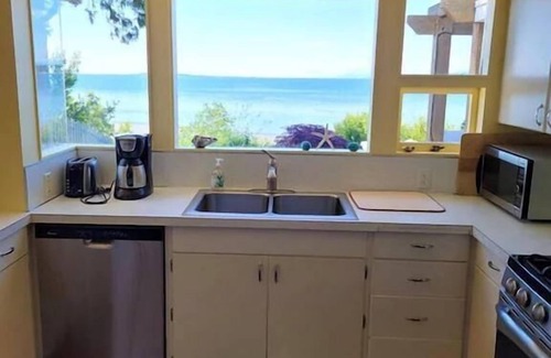 Birch Bay House | On the beach! Oceanfront luxury - Incredible Views and Private Beach Access
