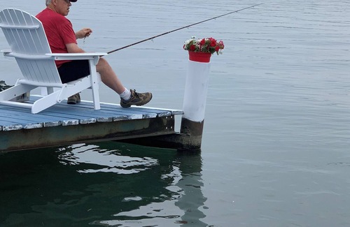 Niagara Falls Cottage | On The Mighty Niagara River Cottage with River Room and Dock