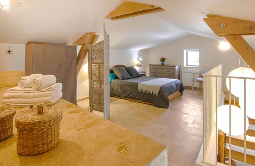 Orgnac-l'Aven House | On the outskirts of the historic village of Orgnac l'Aven, spend a quiet vacation in this charming a