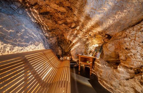 Arco Hotel | On The Rock