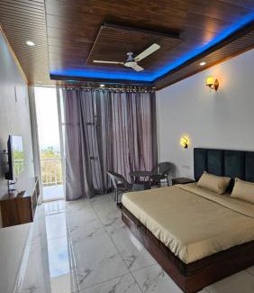 Kasauli Hotel | On The Rocks