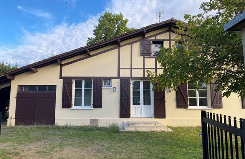 Soustons House | On the shores of Lake Soustons, a large, fully renovated family home in the Landes region.