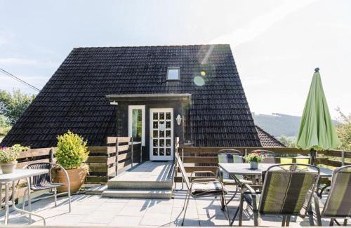 Eslohe House | on the sunny slope Modern retreat
