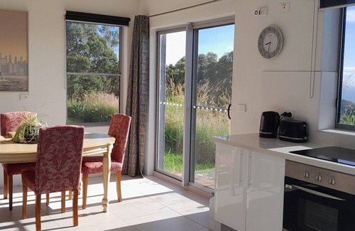 Korora Apartment | ON TOP OF THE WORLD Garden StudionPanoramic Ocean Views, Close to Town & Beaches