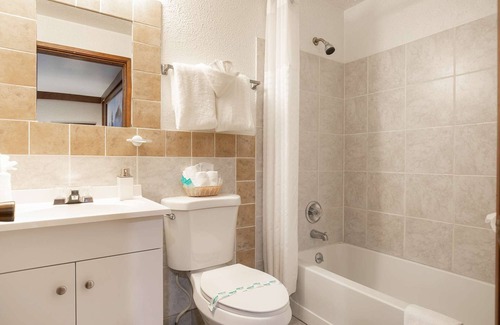 Ocean Shores Hotel | Once Upon a Tide - Queen Studio Room at Wanderlust Inn, Pet Friendly