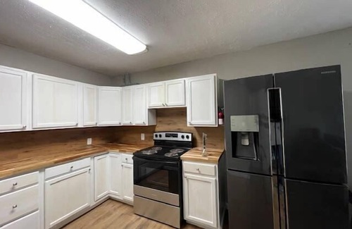 Lawton Apartment | One Bed 1 Bath with Full Kitchen near Fort Sill