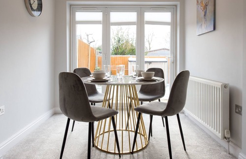 Havering Apartment | One Bed Apartment with Garden and Parking