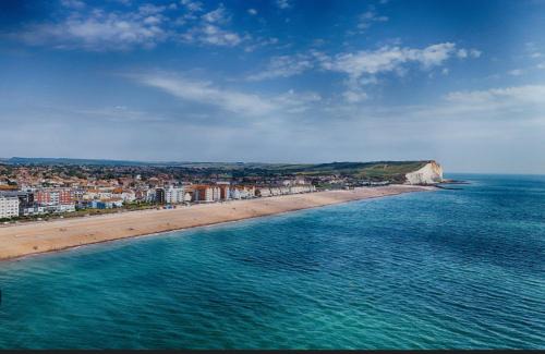 Seaford Apartment | One bed Apartment with Parking