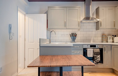 Malvern Apartment | One Bed Flat in Malvern with Amazing Views