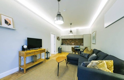 Patchway Apartment | One Bedroom Apartment Close to Cribbs Causeway!