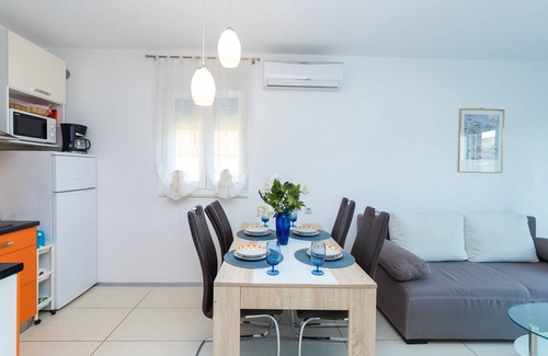 Grebastica Apartment | One bedroom apartment with terrace and sea view Grebaštica, Šibenik (A-17831-b)