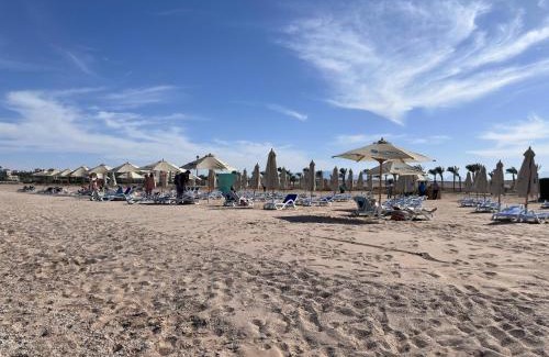 Sahl Hasheeh Apartment | One Bedroom Apartment with Pool View C201 -Al Saraya Sahl Hasheesh by Peaks