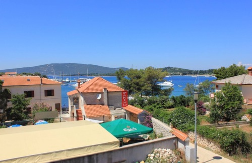 Ilovik Apartment | One bedroom apartment with terrace and sea view Ilovik, Lošinj (A-8069-a)