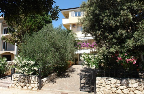 Mandre Apartment | One bedroom apartment with balcony and sea view Mandre, Pag (A-18748-b)