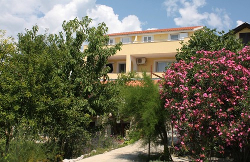 Susica Apartment | One bedroom apartment with terrace and sea view Murter (A-5100-a)