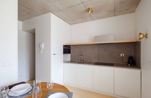 Bonfim Apartment | One Bedroom Apartment with Balcony and Pool View