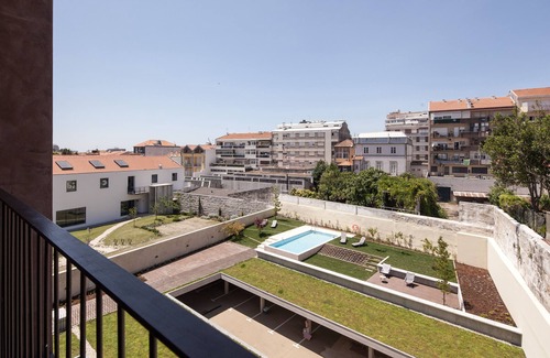 Bonfim Apartment | One Bedroom Apartment with Balcony and Pool View