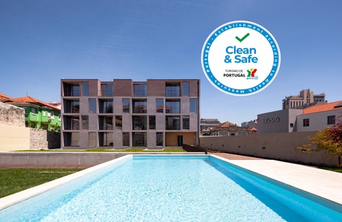 Bonfim Apartment | One Bedroom Apartment with Balcony and Pool View