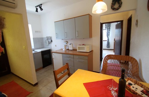 Kampor Apartment | One bedroom apartment with terrace and sea view Kampor, Rab (A-15518-c)