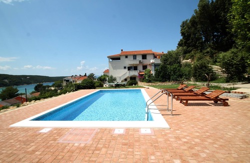 Kampor Apartment | One bedroom apartment with terrace and sea view Kampor, Rab (A-15518-c)