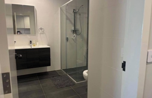 Downer Apartment | One bedroom furnished apartment close to cafe, community centre, tram into town