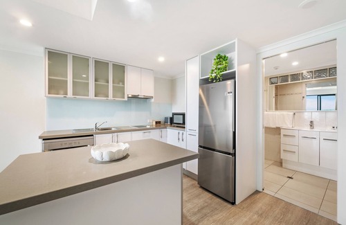 Maroochydore Apartment | One bedroom unit with stunning river views opposite Cotton Tree Park