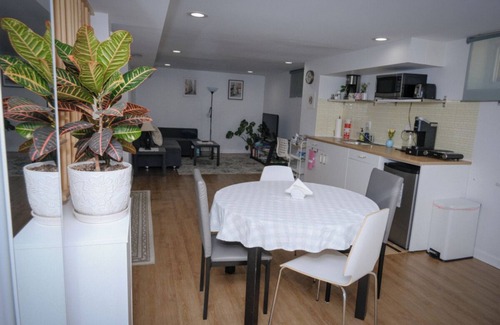 Silver Spring House | One bedroom w Private Entrance close to DC