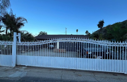 Lakeland Village House | One bedroom w/shared bathroom, WiFi & Amenities in Lake Elsinore Home