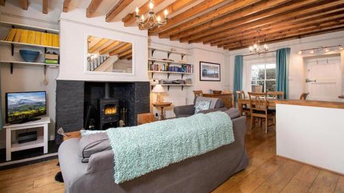Dolwyddelan House | One Bron Derw